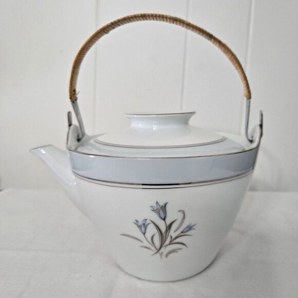 Vintage Noritake 5558 Bluebell Porcelain Teapot 48oz Perfect Condition No Flaws - Picture 1 of 7
